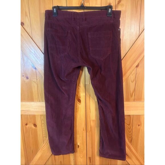 Izod Men’s Corduroy Jeans Burgundy Straight Leg Size 34x30 (5883) - Picture 4 of 7